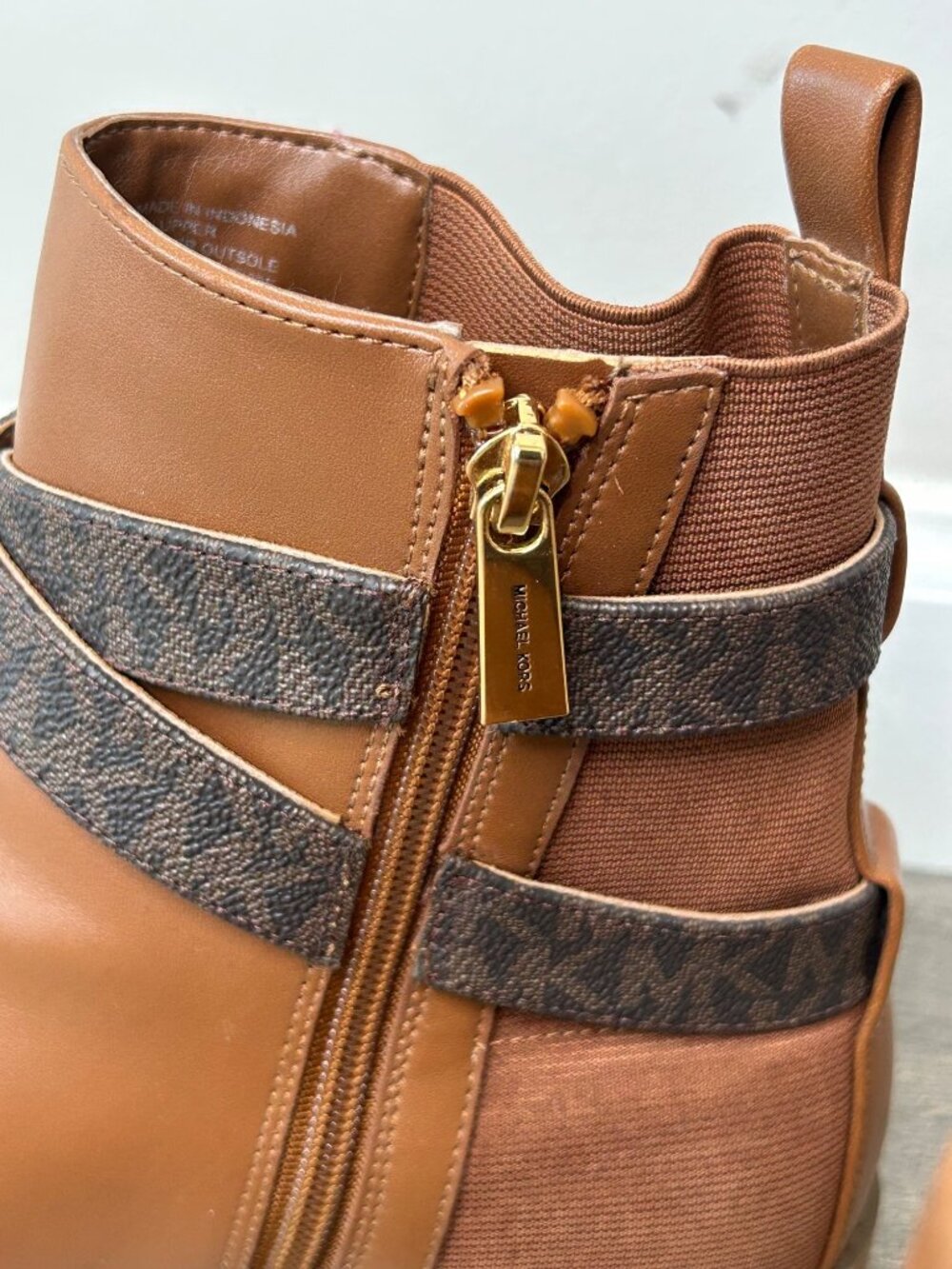 Michael Kors Brown Ankle Boots With Gold Logo Buckle Side Zipper & Faux Leather - Picture 4 of 16